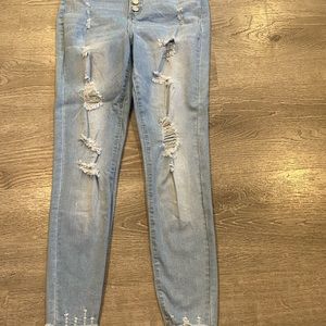 Do you love your booty? Then these jeans are for you 😉